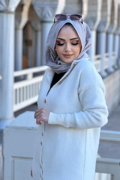 DÜĞMELİ YUMOŞ HIRKA  Krem