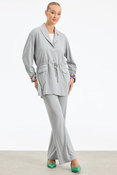 KOL DUBLESİ KOMBİNLİ BROŞ DETAYLI TAKIM  Gri